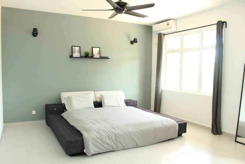 NEW SEAVIEW Cozy Modern Beach House Tanjung Bungah  Exterior foto