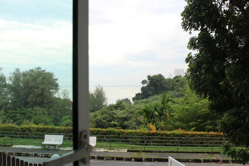 NEW SEAVIEW Cozy Modern Beach House Tanjung Bungah  Exterior foto