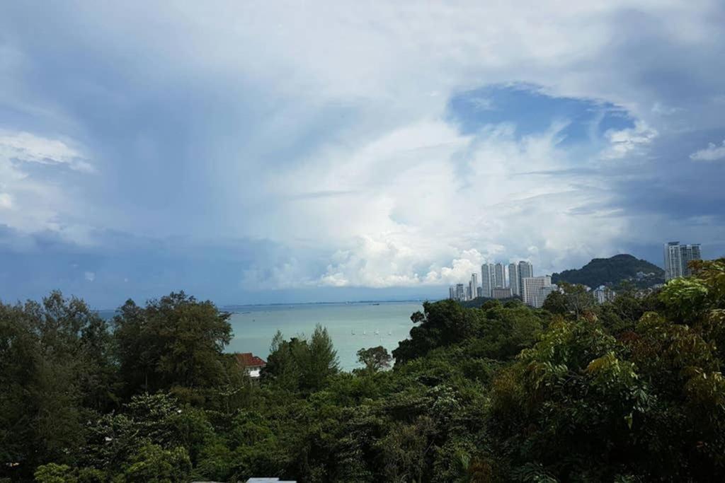 NEW SEAVIEW Cozy Modern Beach House Tanjung Bungah  Exterior foto